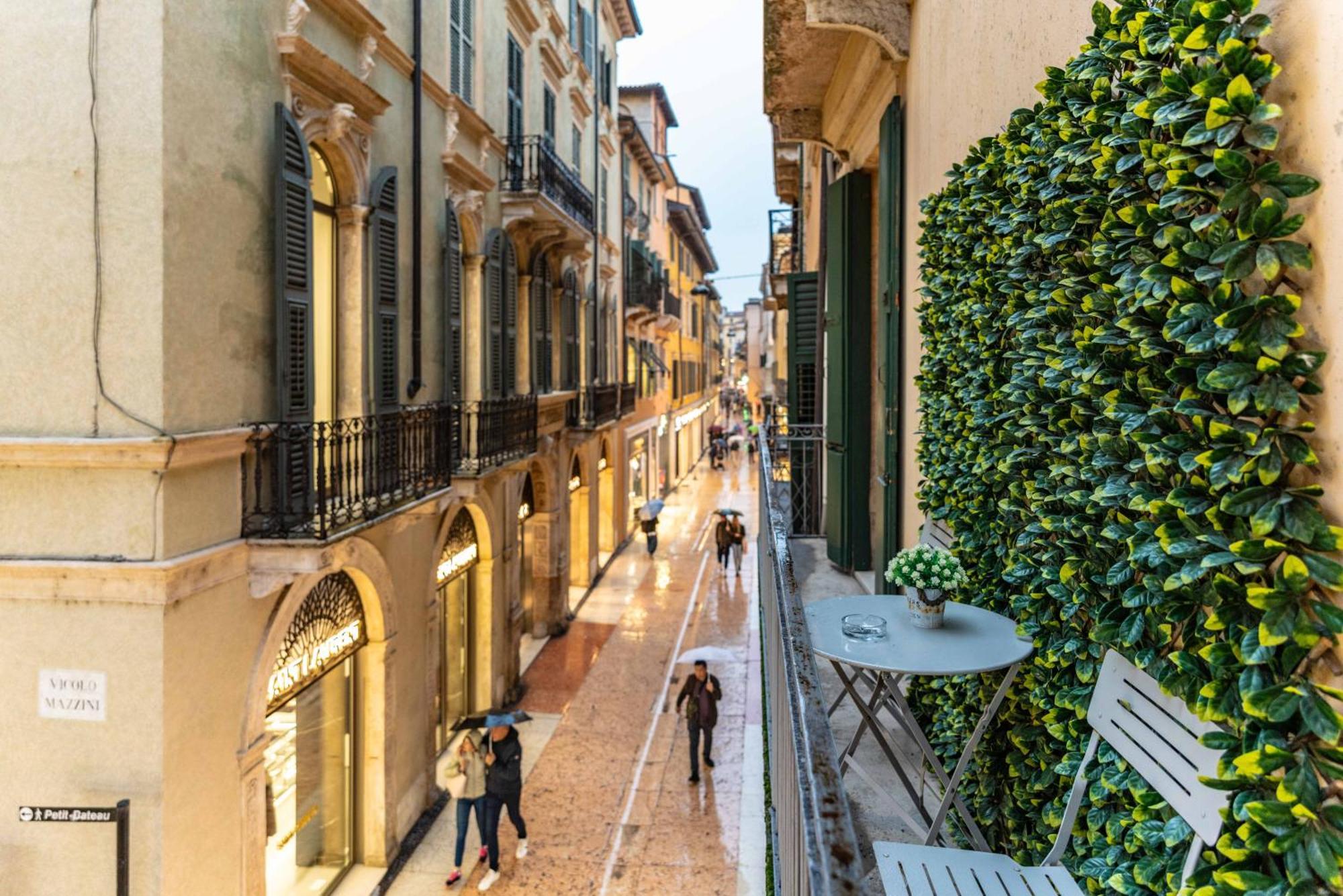 -Near Arena & Giuletta- Pet Friendly Mazzini Palace Верона Екстер'єр фото